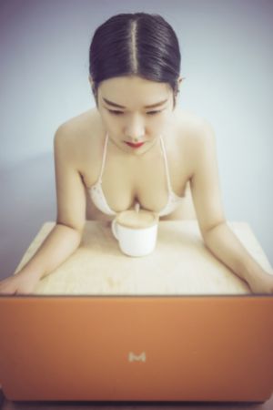 贪官背后的女人