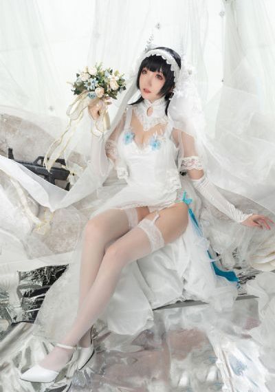 森林里的熊先生在冬眠