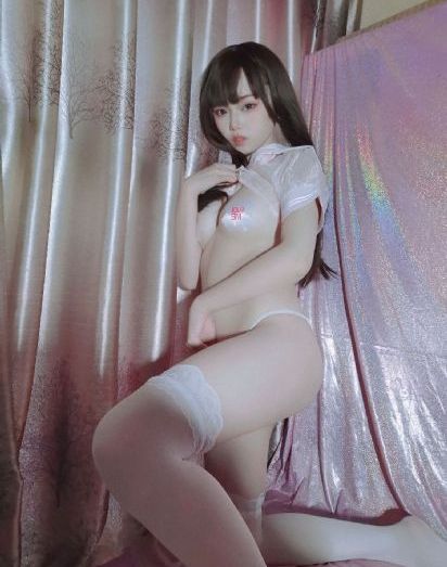 一边亲一边摸下奶免费
